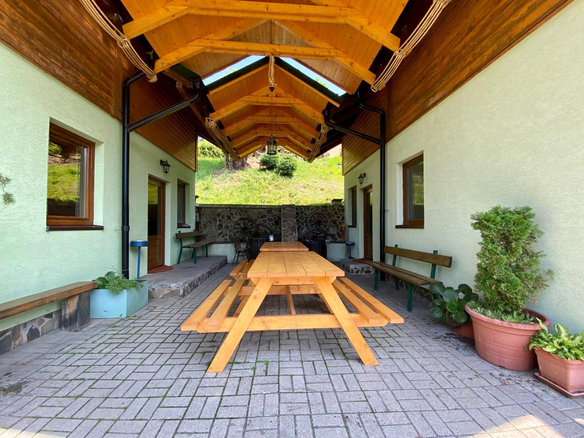 Apartmany Alma Vyhne Exterior foto